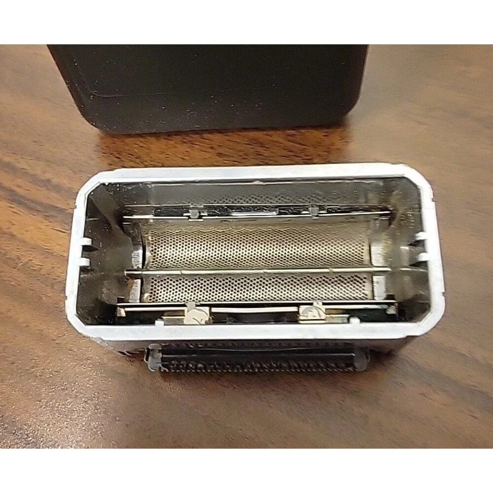 Vintage Remington 6MF1 Corded Men's Electric Shaver & Accessories ~ Works ~ USA - Picture 8 of 15